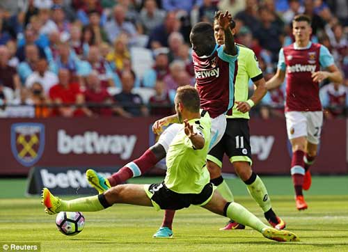 West Ham – Bournemouth: Bước ngoặt thẻ đỏ