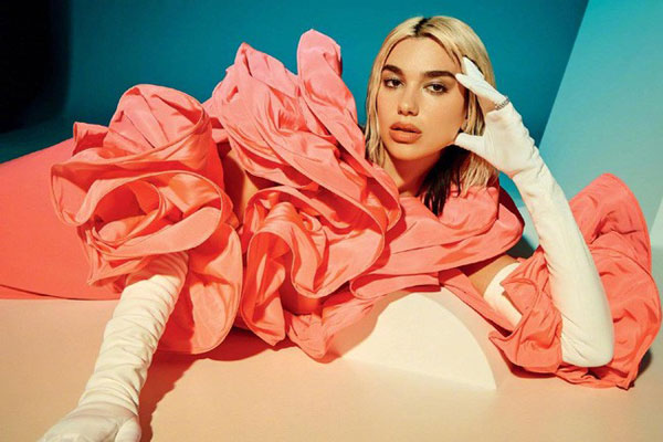 Dua Lipa khoe vẻ sexy trên Vogue