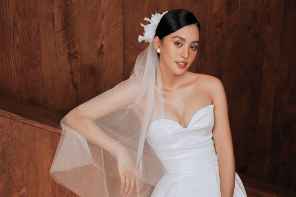 Hoa hậu Tiểu Vy xinh đẹp và quyến rũ trong váy cưới cô dâu