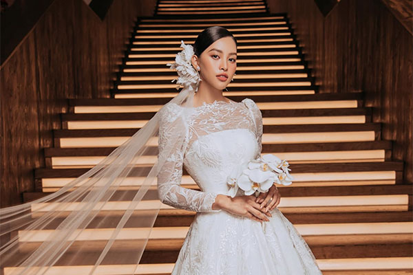 'Cô dâu' Tiểu Vy quyến rũ trong bộ sưu tập váy cưới của NTK Lê Thanh Hòa