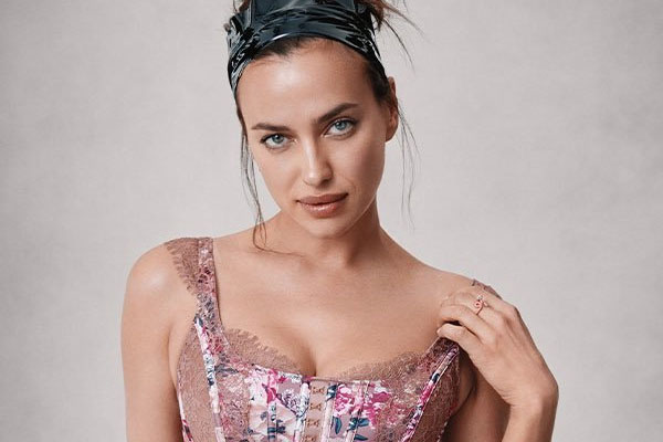 Siêu mẫu Irina Shayk gợi cảm nghẹt thở trong quảng cáo nội y