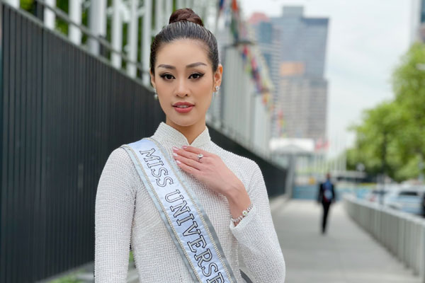 Hoa hậu Khánh Vân diện áo dài trắng, khoe dáng giữa nước Mỹ