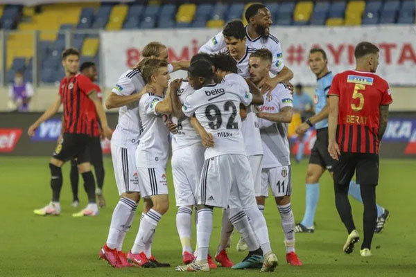 TIP BÓNG ĐÁ 25/8