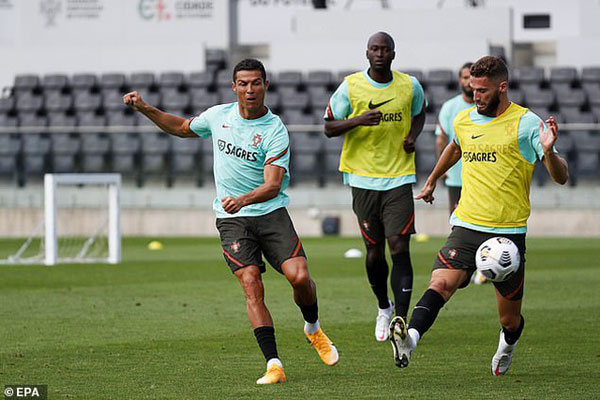 Đội tuyển Bồ Đào Nha nhận tin không vui từ C.Ronaldo