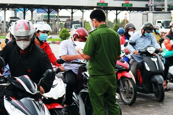 TP HCM kiểm soát người ra đường như thế nào?