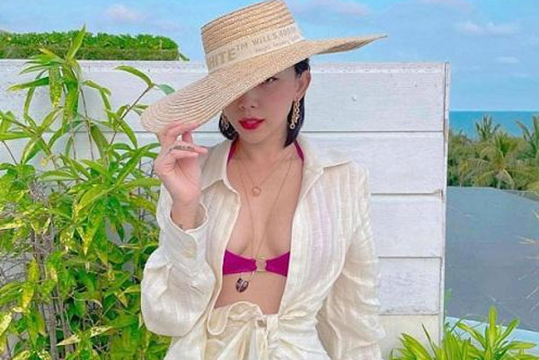 Tóc Tiên khoe body gợi cảm trong bộ bikini cắt xẻ táo bạo