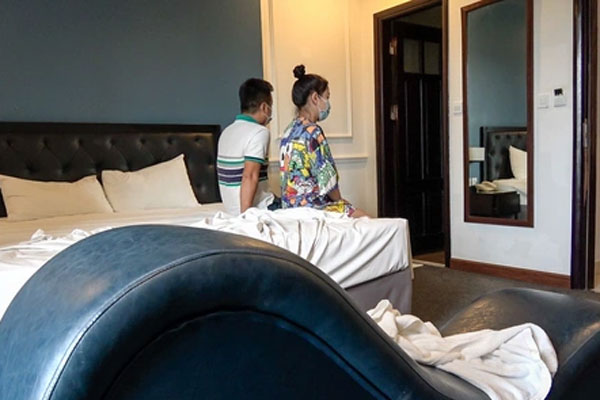 Bên trong tụ điểm bán dâm ở vùng đỏ khi TP Hà Nội đang giãn cách xã hội