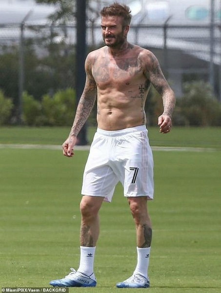 Cơ bắp tuổi U50 của David Beckham khiến trai trẻ vẫn 'chạy dài' vì quá hot