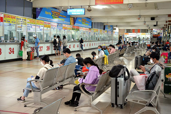 TP. HCM: Bến xe nhộn nhịp ngày cận Tết, khách háo hức về quê sớm