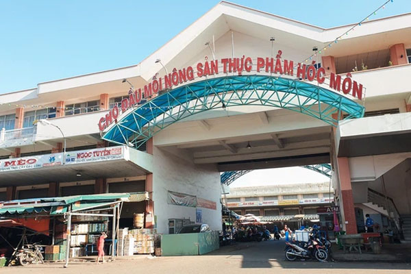 Chợ Hóc Môn dừng hoạt động, hàng nghìn tiểu thương rời đi trong đêm