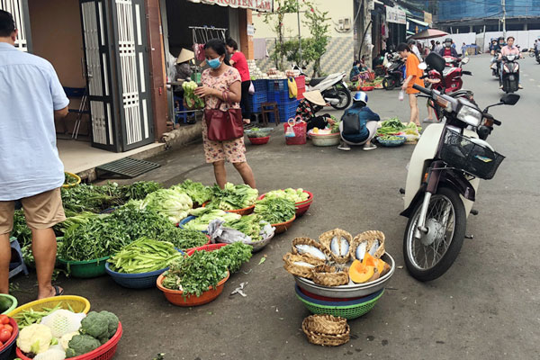 Điểm bán hàng tự phát xung quanh chợ Bình Điền bị xử lý