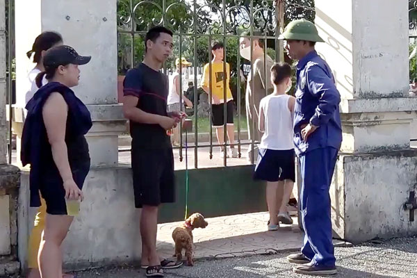 Hà Nội: Công viên đông như 'trẩy hội' sau khi nới lỏng hoạt động ngoài trời