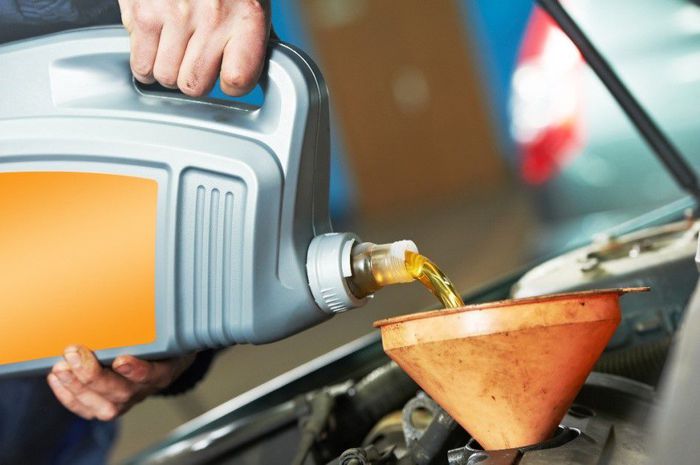Sai lầm tai hại nếu dùng dầu nhớt ô tô dành cho xe máy