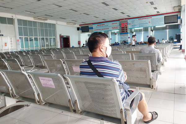 Ga Sài Gòn vắng tanh ngày đầu mở bán vé tàu Tết 2022