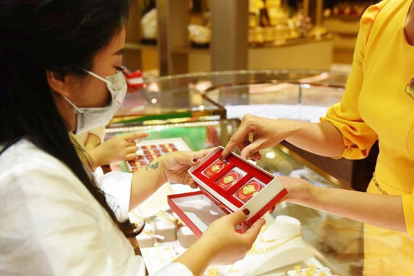 Giá vàng hôm nay 4/9: Giữ vững đỉnh cao
