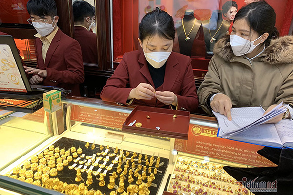 Giá vàng hôm nay 19/2: Giảm giá, mất đỉnh cao nhất 8 tháng
