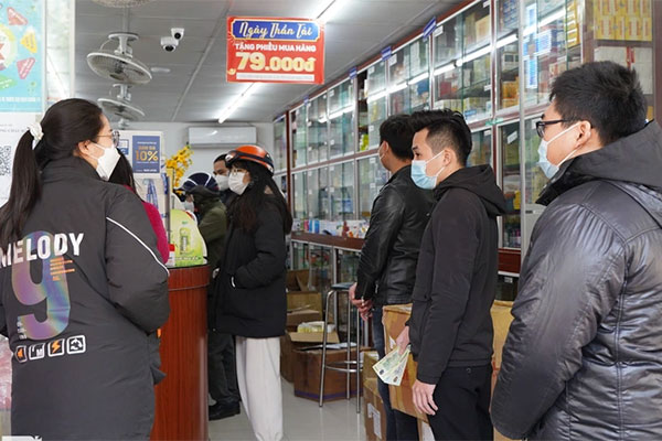 Thiếu đơn bác sĩ, người dân ngán ngẩm khi không được mua thuốc trị Covid-19