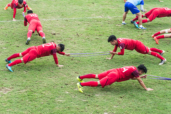 Bài tập kéo dây rèn thể lực của cầu thủ U23 Việt Nam