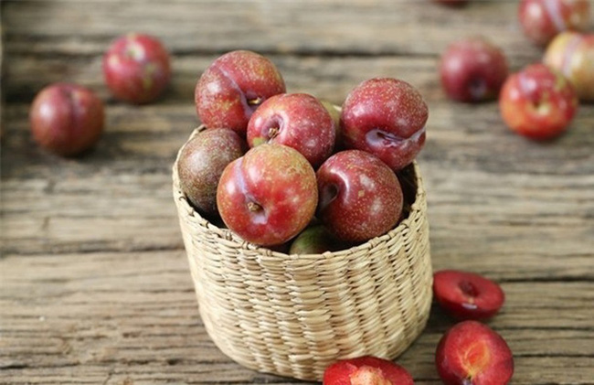 Mùa hè rồi, đừng quên ăn quả mận vì những lợi ích sức khỏe của nó như thế này cơ mà