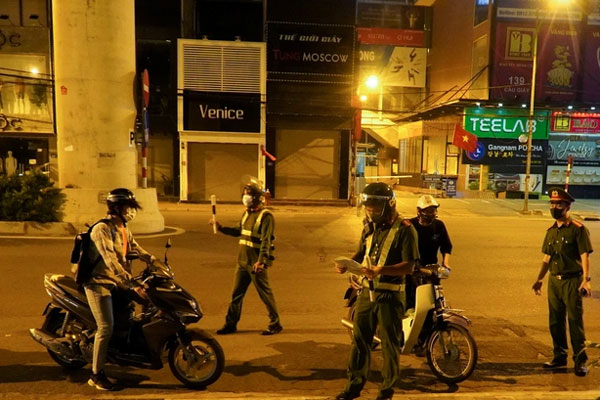 Theo chân 8 tổ công tác đặc biệt lên đường tuần tra đêm ở Hà Nội