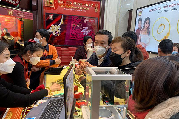Giá vàng hôm nay 17/4: Lãi suất tăng, USD lên giá nhưng vàng vẫn thắng thế