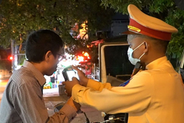 Hà Nội: Hàng loạt 'ma men' bị xử lý sau lệnh nới lỏng nhà hàng, quán ăn